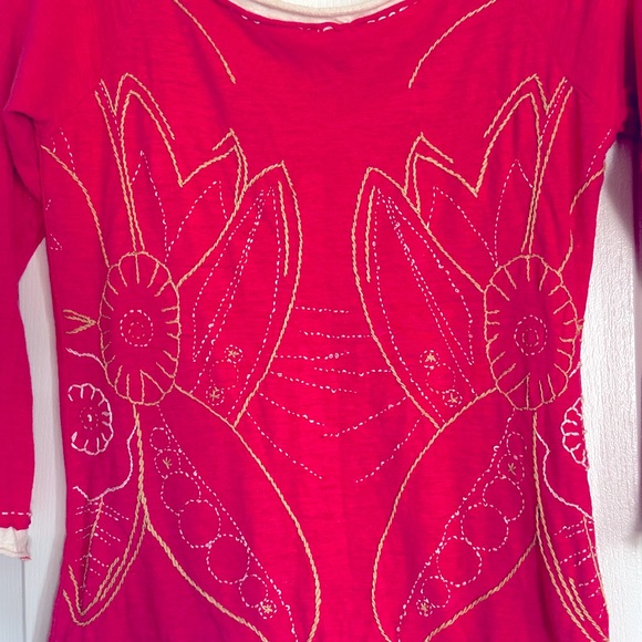 Komodo Asymmetrc Hem Embroidered Pink Tee - Picture 7 of 12